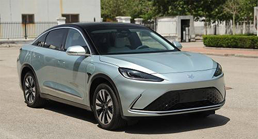 貫穿式大屏設(shè)計(jì) ARCFOX品牌電動(dòng)轎車(chē)內(nèi)飾曝光