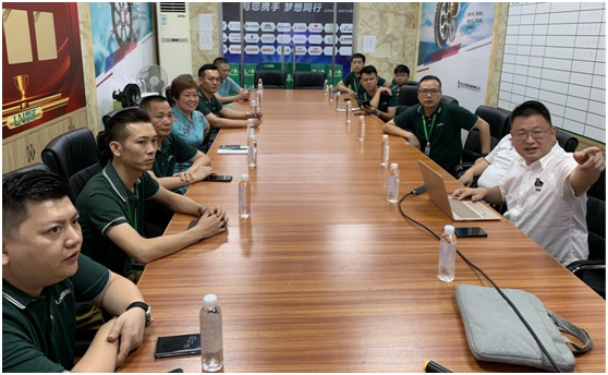 三只兔總裁韓軍一行蒞臨雷諾瓷磚膠參觀考察，初步達成合作意向