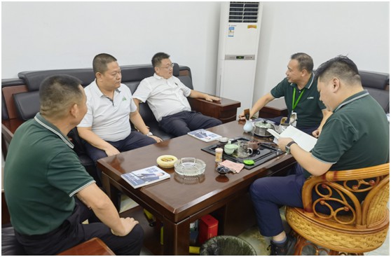 三只兔總裁韓軍一行蒞臨雷諾瓷磚膠參觀考察，初步達成合作意向